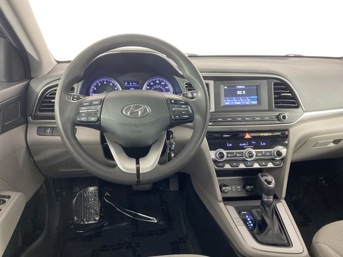 Used 2020 Hyundai Elantra SE FWD image 19