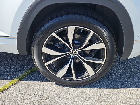 Used 2024 Volkswagen Atlas Cross Sport SEL Premium R-Line AWD/4WD image 8