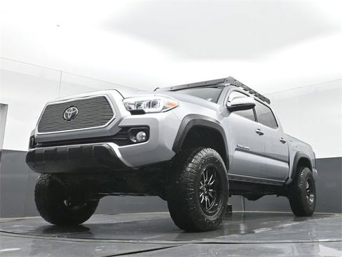Used 2021 Toyota Tacoma TRD Off-Road image 42