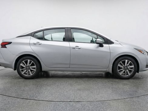 Used 2025 Nissan Versa SV FWD image 11