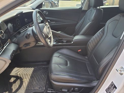 Used 2024 Hyundai Elantra Limited FWD image 12