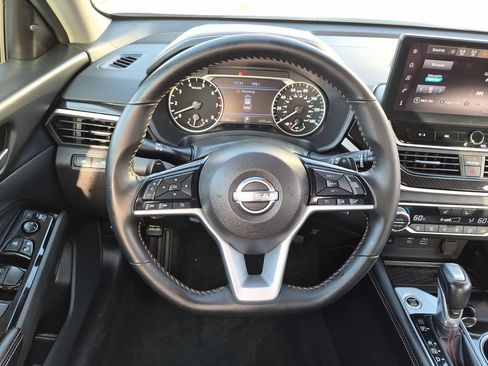 Used 2025 Nissan Altima 2.5 SR w/ SR Premium Package FWD image 19