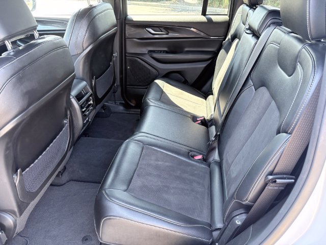 Used 2023 Jeep Grand Cherokee Altitude AWD/4WD image 9