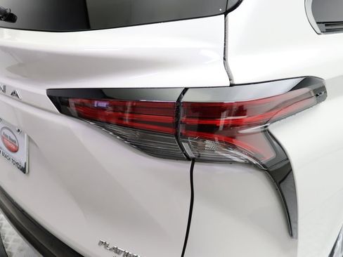 Certified 2021 Toyota Sienna Platinum image 9