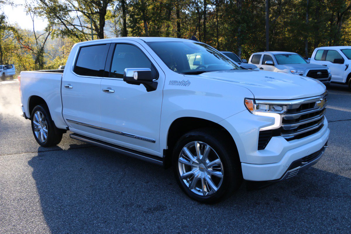 Used 2023 Chevrolet Silverado 1500 High Country w/ High Country Premium Package AWD/4WD image 9