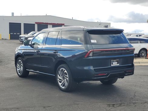 New 2025 Lincoln Navigator Reserve image 3