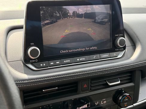 Used 2024 Nissan Rogue SV FWD image 35