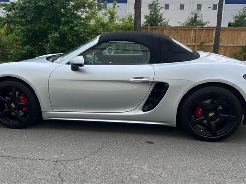 Used 2018 Porsche 718 Boxster RWD image 12