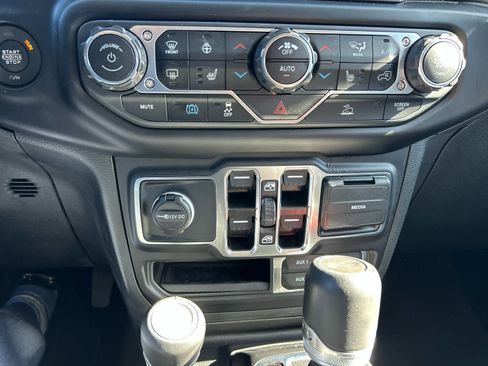 Used 2023 Jeep Wrangler Sahara w/ Cold Weather Group image 17