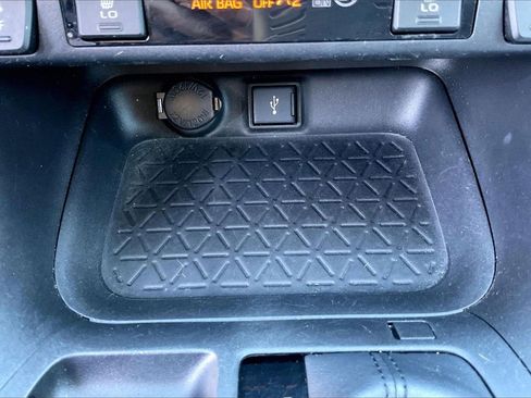 Used 2022 Toyota RAV4 XLE Premium image 17