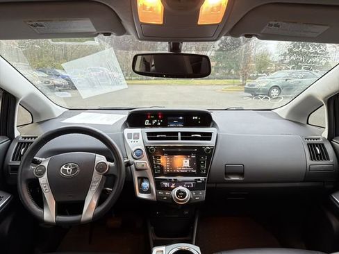Used 2017 Toyota Prius V Five image 21