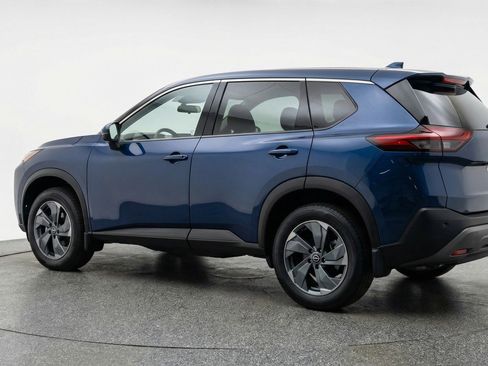 Used 2025 Nissan Rogue SV FWD image 6