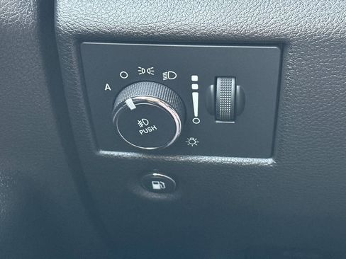 Used 2022 Jeep Grand Cherokee Laredo X image 35