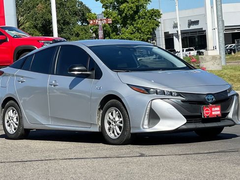 Used 2022 Toyota Prius Prime LE FWD image 10