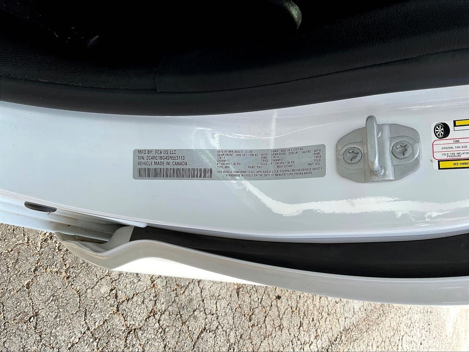 Used 2025 Chrysler Pacifica Select FWD image 18