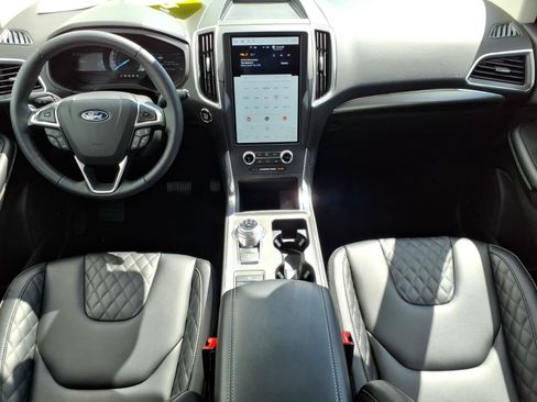 Certified 2024 Ford Edge Titanium AWD/4WD image 10