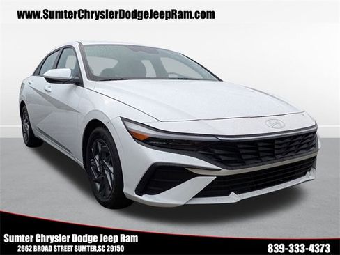 Used 2024 Hyundai Elantra SEL image 1