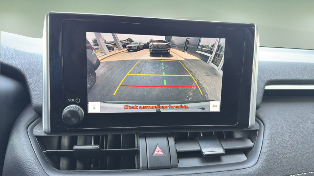 Used 2025 Toyota RAV4 XLE AWD/4WD image 21