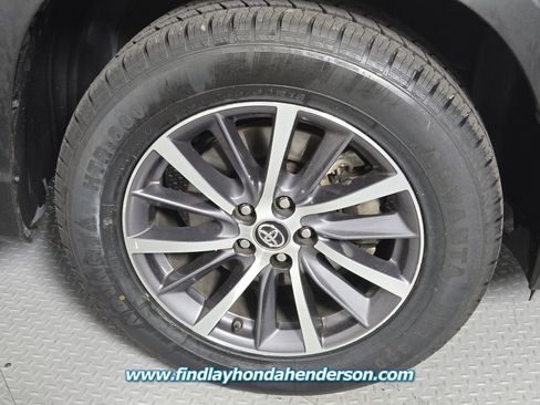 Used 2017 Toyota Highlander XLE image 12