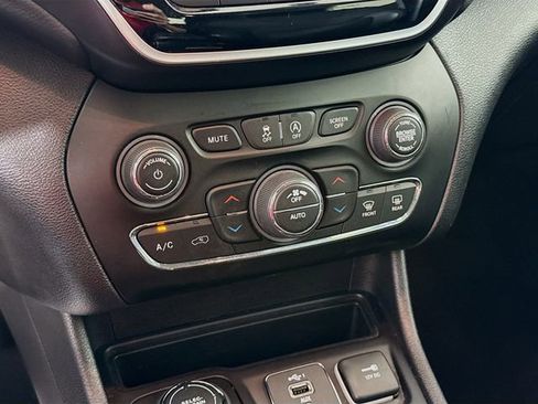 Used 2020 Jeep Cherokee Limited AWD/4WD image 17