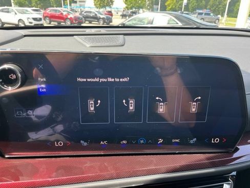 New 2026 Chevrolet Traverse Z71 w/ Enhanced Driving Package AWD/4WD image 35