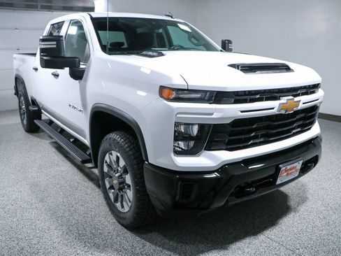 Used 2025 Chevrolet Silverado 2500 Custom w/ Custom Convenience Package AWD/4WD image 5