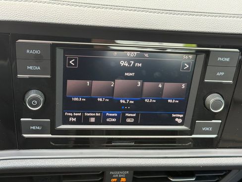Used 2024 Volkswagen Jetta SE FWD image 17