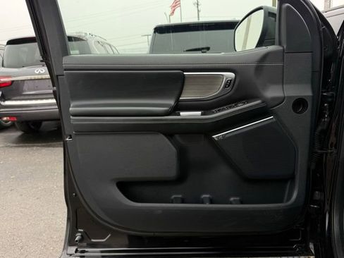 Used 2025 Ford Expedition Platinum image 16