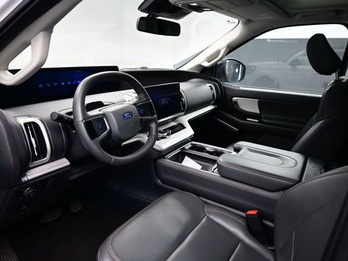 Used 2025 Ford Expedition Max Active AWD/4WD image 5