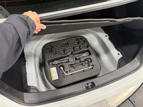 Used 2022 Toyota Corolla LE w/ Carpet Mat Package (TMS) image 58