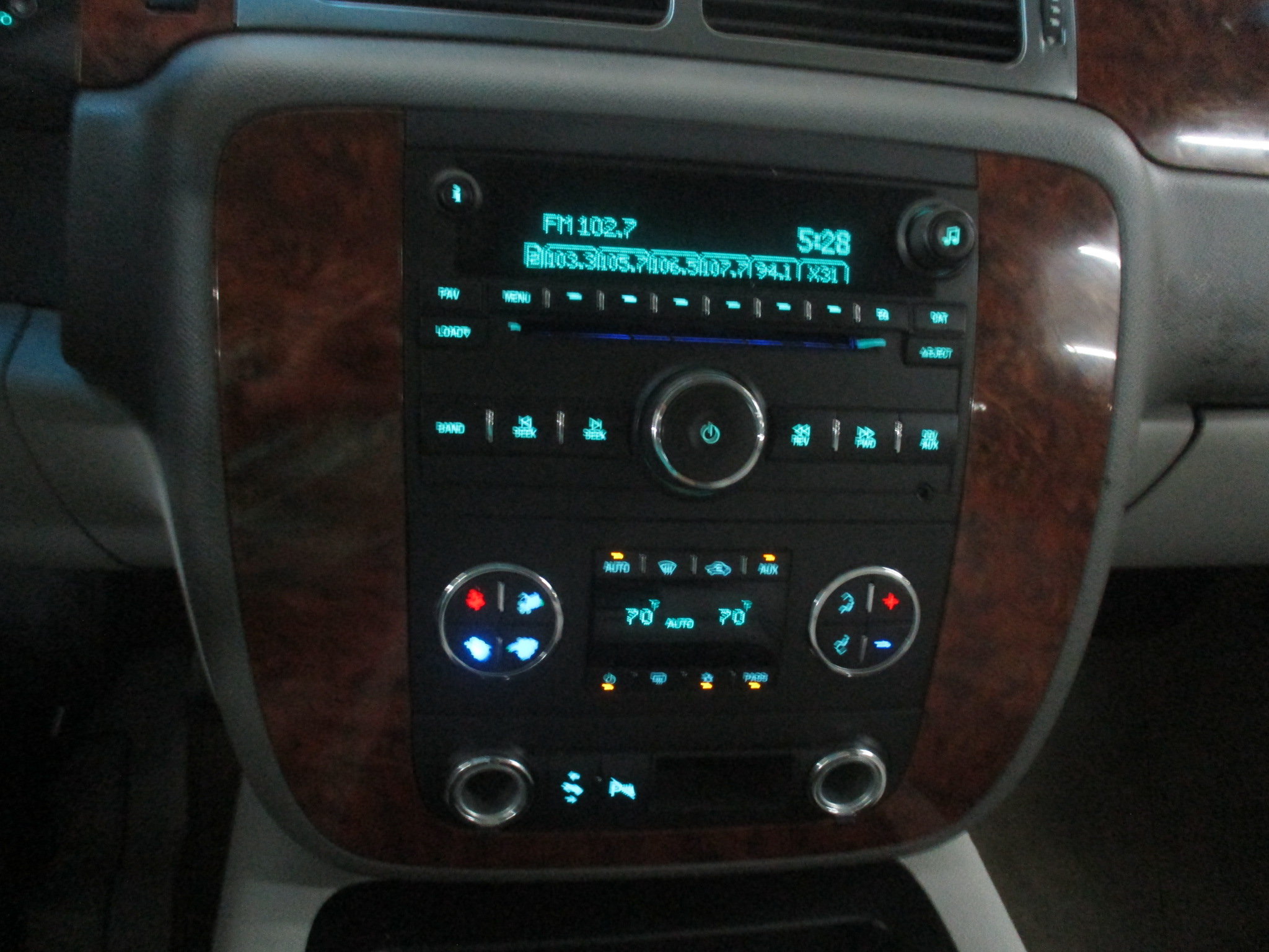 Used 2007 Chevrolet Suburban 2500 LT w/ LT Preferred Equipment Group AWD/4WD image 31