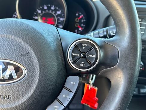 Used 2015 Kia Soul FWD image 30