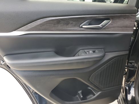 Used 2024 Jeep Grand Cherokee Limited w/ Black Appearance Package image 29