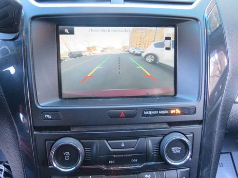 Used 2016 Ford Explorer XLT w/ Equipment Group 202A image 17