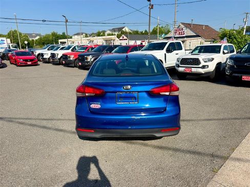Used 2017 Kia Forte LX FWD image 3