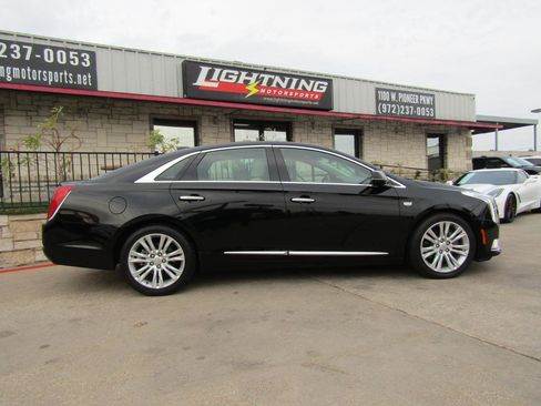 Used 2019 Cadillac XTS Luxury image 5