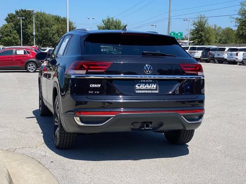 Used 2022 Volkswagen Atlas Cross Sport SE FWD image 5