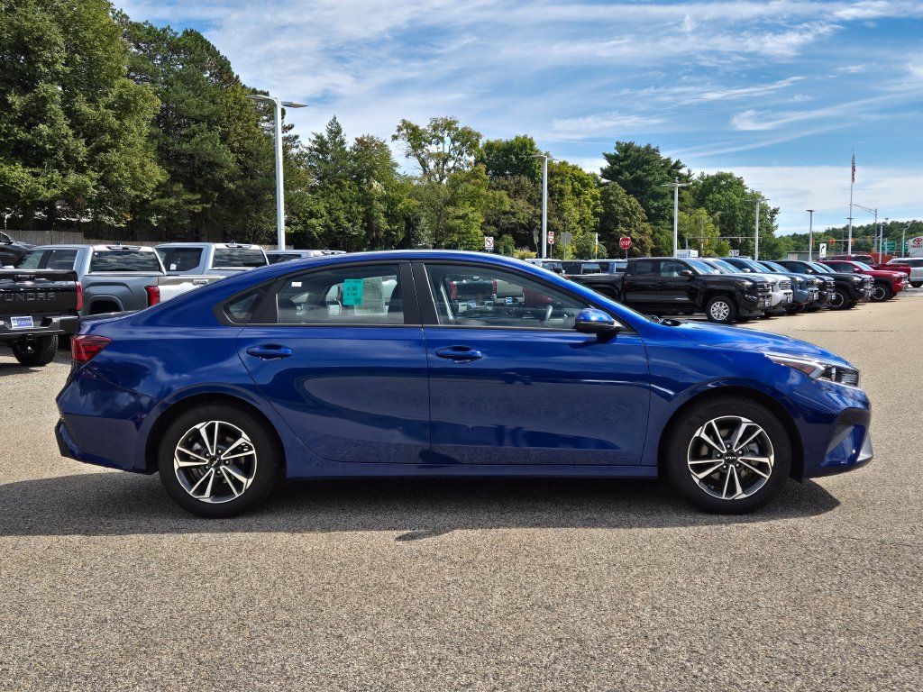 Used 2024 Kia Forte LXS w/ LXS Technology Package FWD image 7