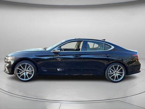 Used 2025 Genesis G70 2.5T image 3