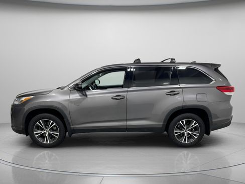 Used 2019 Toyota Highlander Plus image 2