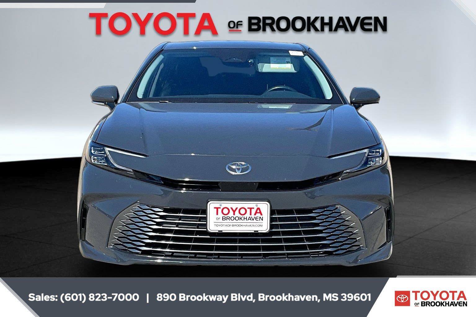 Used 2025 Toyota Camry XLE FWD image 3