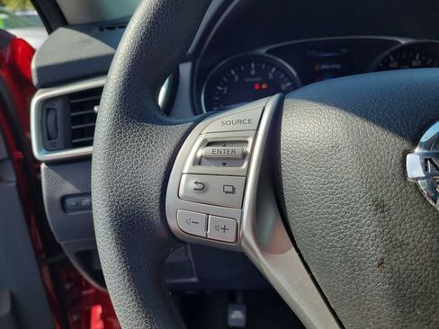 Used 2016 Nissan Rogue SV FWD image 22