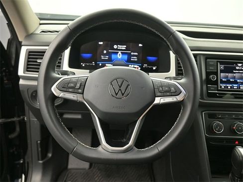 Used 2023 Volkswagen Atlas SE image 32