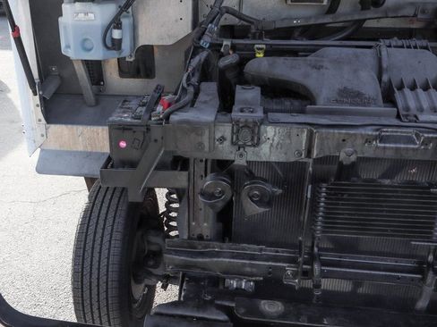 Used 2017 Ford E-350 and Econoline 350 Super Duty image 12