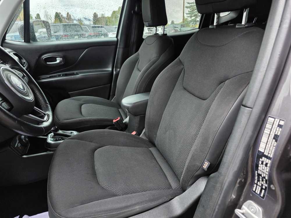 Used 2018 Jeep Renegade Altitude AWD/4WD image 20
