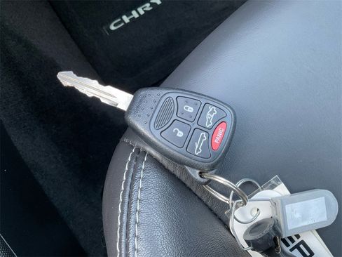 Used 2010 Chrysler Sebring Touring w/ Special Touring Group image 33