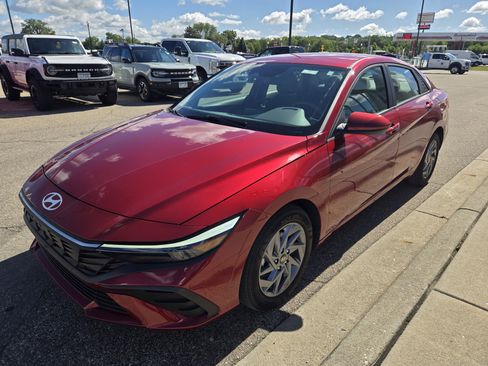 Used 2024 Hyundai Elantra SEL image 16
