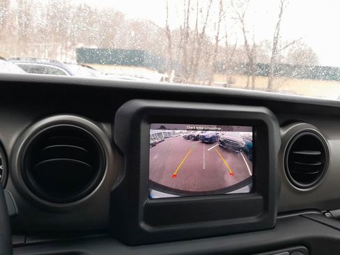 Used 2021 Jeep Wrangler Sport S image 21