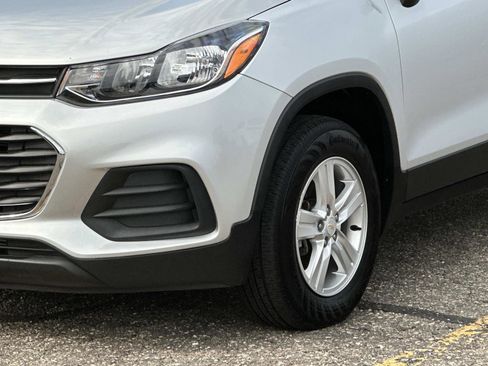 Certified 2022 Chevrolet Trax LS w/ Tint and Cruise Package image 9