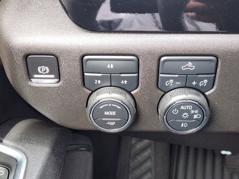 Used 2025 Chevrolet Silverado 2500 LT AWD/4WD image 28